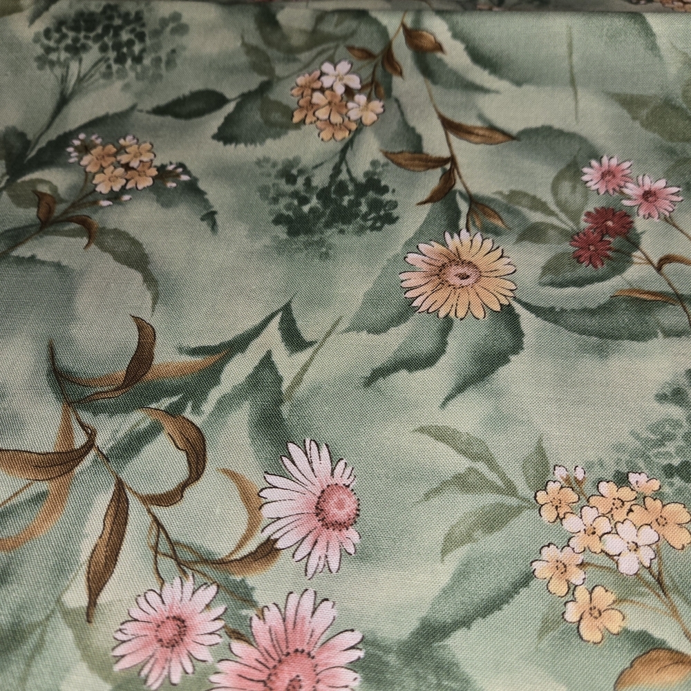 Hoffman International Fabrics Vintage 2 Yds x 44 In Garden Shadows Screenprint